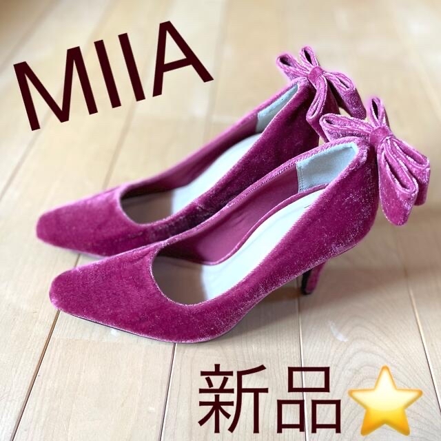 MIIA(ミーア)の【新品⭐️】MIIAリボンクリップ付ベロアパンプス レディースの靴/シューズ(ハイヒール/パンプス)の商品写真