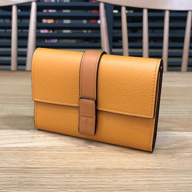 LOEWE ロエベ　リピートバーティカルウォレット　アナグラム　アボカド