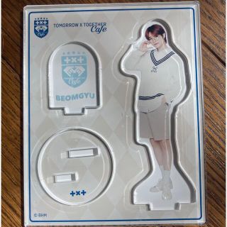 トゥモローバイトゥギャザー(TOMORROW X TOGETHER)のtxt ボムギュ　アクスタ　cafe(K-POP/アジア)