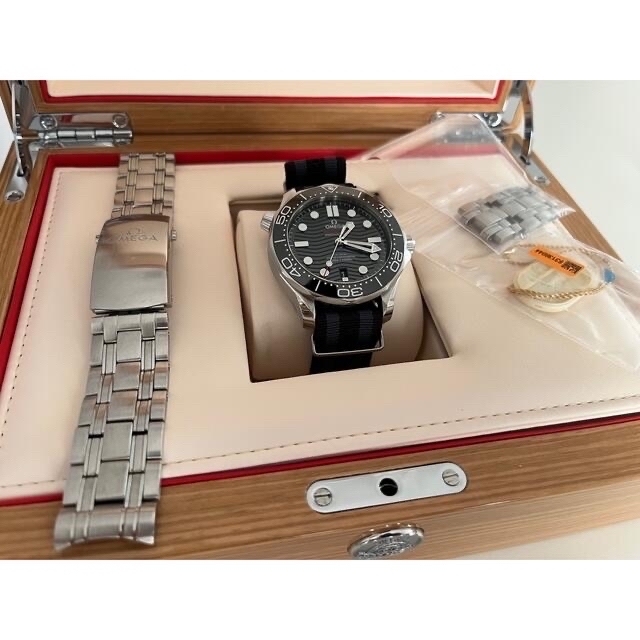 OMEGA(オメガ)のオメガ　シーマスター　ダイバー 300 ブラック メンズの時計(腕時計(アナログ))の商品写真
