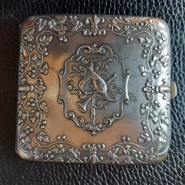 仏アンティーク　純銀製エンボス柄シガレットケース　ナポレオン三世時代様式　仏直送