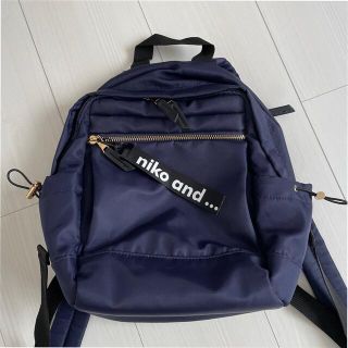 ニコアンド(niko and...)の美品　ニコアンド　niko and のリュック。ネイビー。(リュック/バックパック)