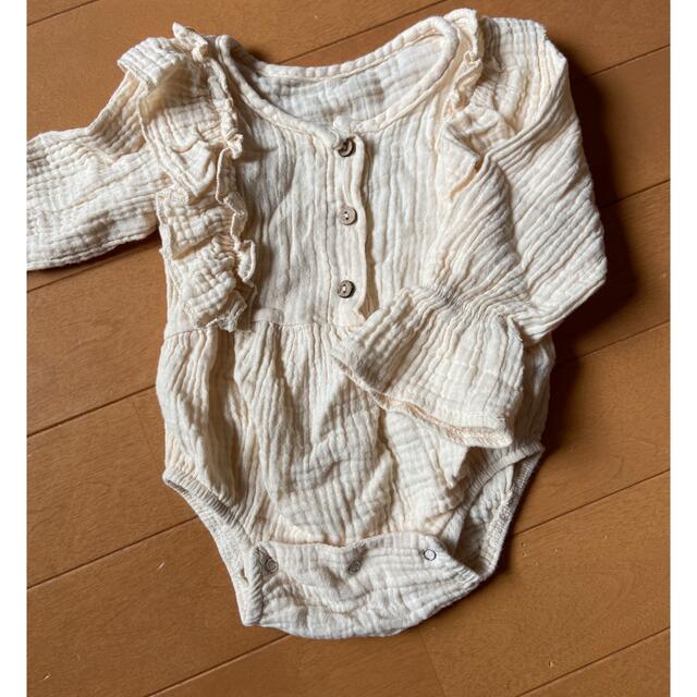 ベビー　赤ちゃん　ロンパース　フリル　ベージュ  60 キッズ/ベビー/マタニティのベビー服(~85cm)(ロンパース)の商品写真