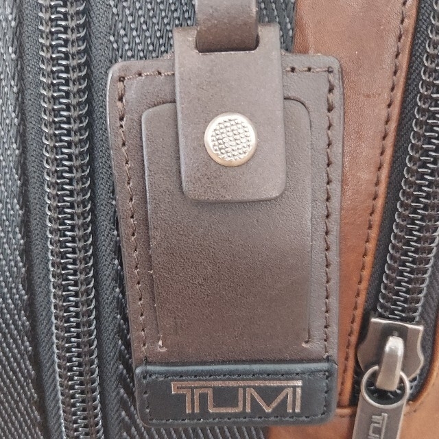 TUMI(トゥミ)の伊藤＿カイ様　専用　TUMI レザー  ボディバッグ メンズのバッグ(ボディーバッグ)の商品写真