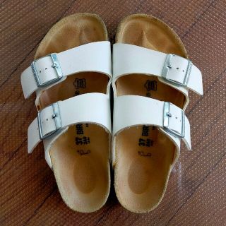 ビルケンシュトック(BIRKENSTOCK)のビルケンシュトック　BIRKENSTOCK　サンダル　白　ホワイト(サンダル)