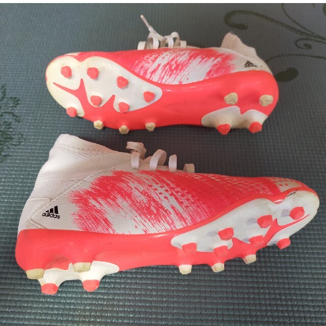 adidas(アディダス)のサッカー用スパイク スポーツ/アウトドアのサッカー/フットサル(シューズ)の商品写真