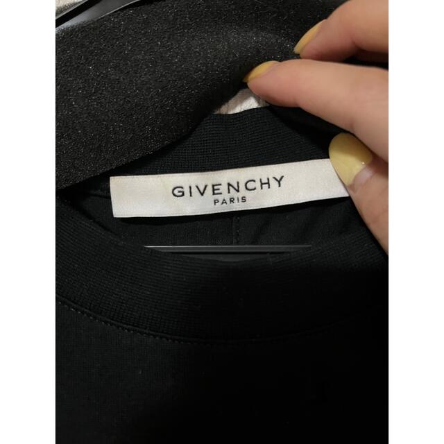 GIVENCHY(ジバンシィ)の週末限定値下げ　美品　ジバンシー　デストロイ加工　ロゴTシャツ レディースのトップス(Tシャツ(半袖/袖なし))の商品写真