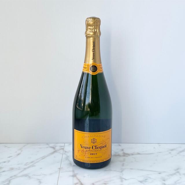 MOËT & CHANDON(モエエシャンドン)のヴーヴ・クリコ イエローラベル 750ml 新品 箱なし 食品/飲料/酒の酒(シャンパン/スパークリングワイン)の商品写真