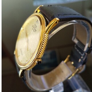 スイス製メンズ腕時計