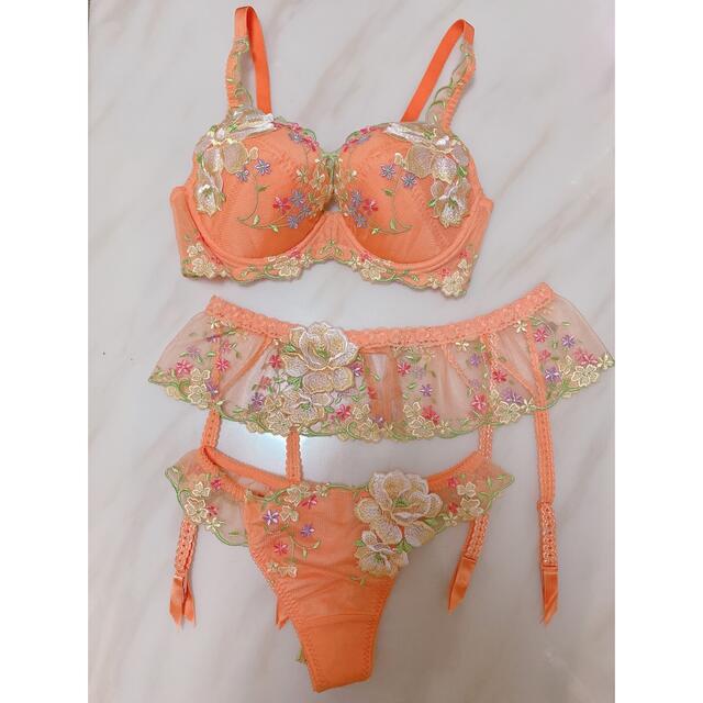ワコール♥︎サルート♥︎ブラ&Tバック&ガーターベルト3点セット ワコール♥︎サルート♥︎ブラ&Tバック&ガーターベルト3点セット