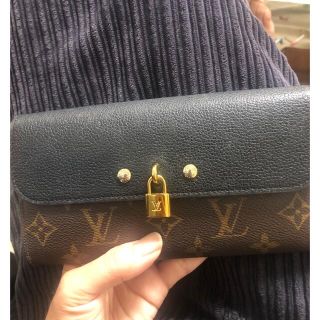 ルイヴィトン(LOUIS VUITTON)のポルトフォイユビーナス(財布)