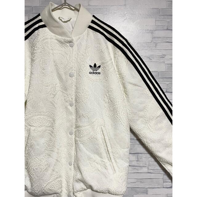 adidas トラックジャケット　背面レース