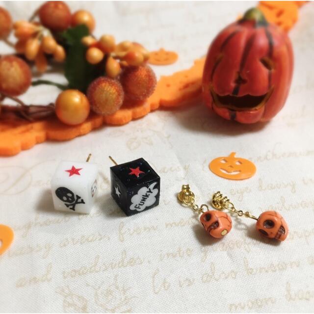 Funcyハロウィンキューブとスカルキャッチのピアス ハンドメイドのアクセサリー(ピアス)の商品写真