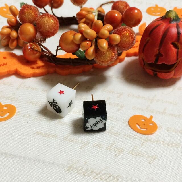 Funcyハロウィンキューブとスカルキャッチのピアス ハンドメイドのアクセサリー(ピアス)の商品写真