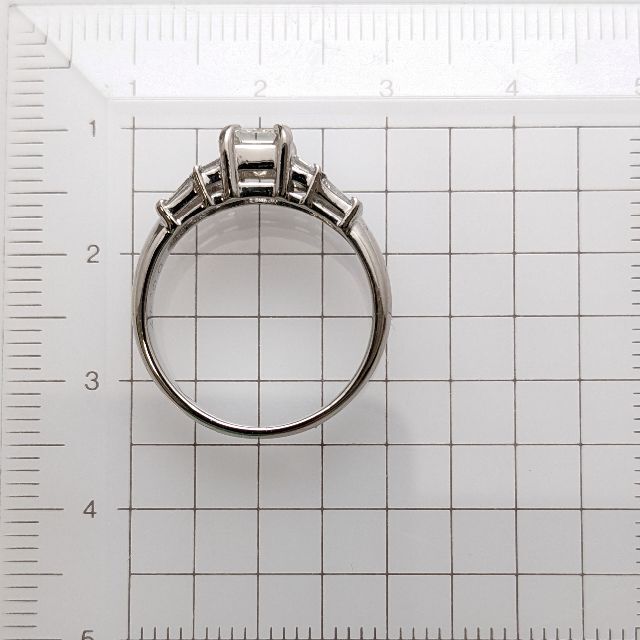 【CJ】クールなエメラルドカットのダイヤです！Pt900ダイヤリング 12号 レディースのアクセサリー(リング(指輪))の商品写真