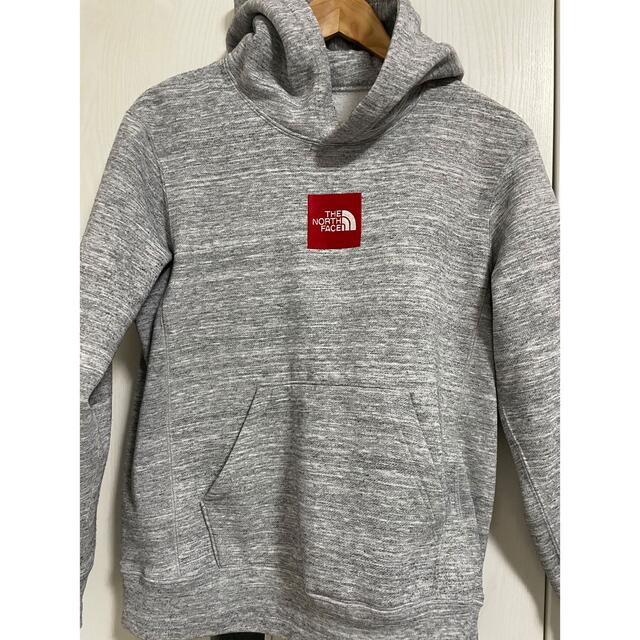 THE NORTH FACE(ザノースフェイス)の【直営店限定】THE NORTH FACE LOGO HOODIE メンズのトップス(パーカー)の商品写真