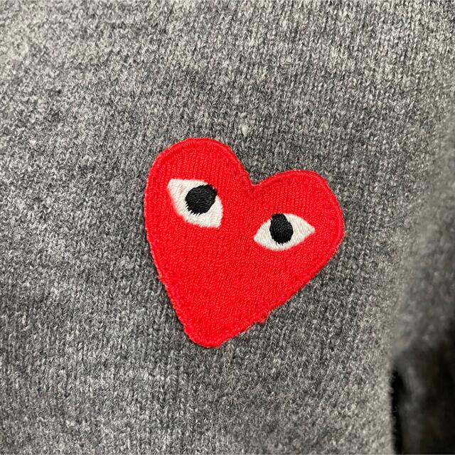 COMME des GARCONS(コムデギャルソン)のPLAY COMME des GARÇONS コムデギャルソン　セーター　グレー レディースのトップス(ニット/セーター)の商品写真