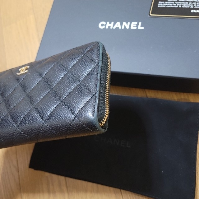 CHANEL　キャビアスキン長財布