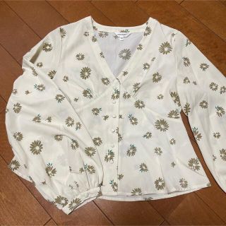 マウジー(moussy)のmoussy マウジー　花柄　トップス　ブラウス(シャツ/ブラウス(長袖/七分))