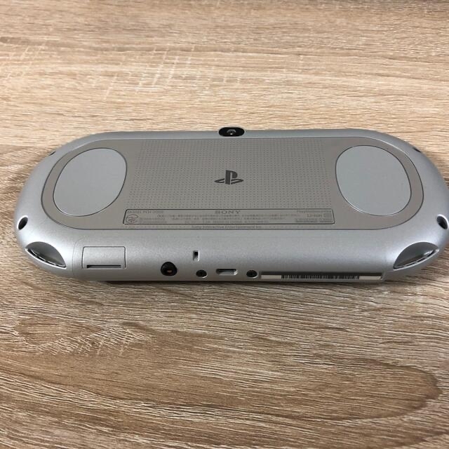 PlayStation®Vita（PCH-2000シルバー PCH-2000 1