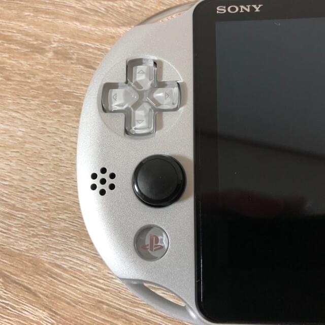 PlayStation®Vita（PCH-2000シルバー PCH-2000 2