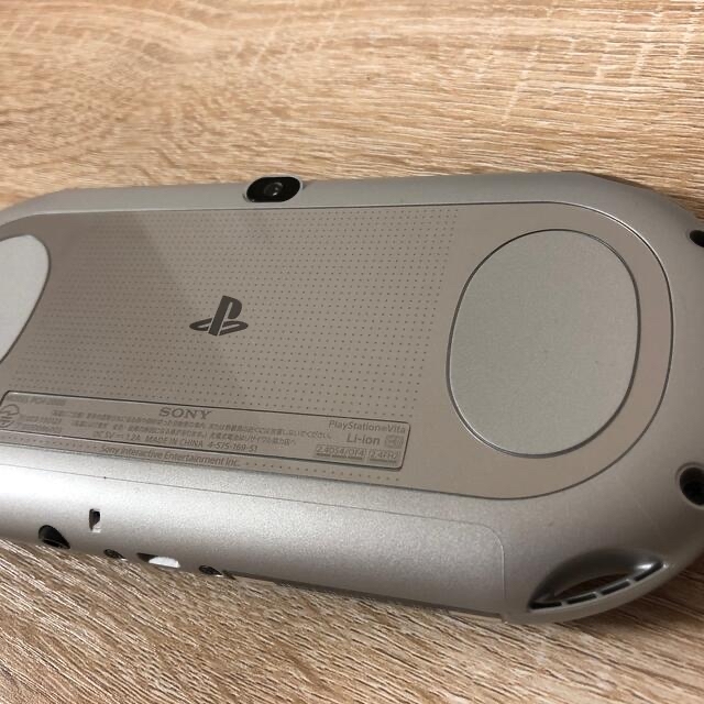 PlayStation®Vita（PCH-2000シルバー PCH-2000 4