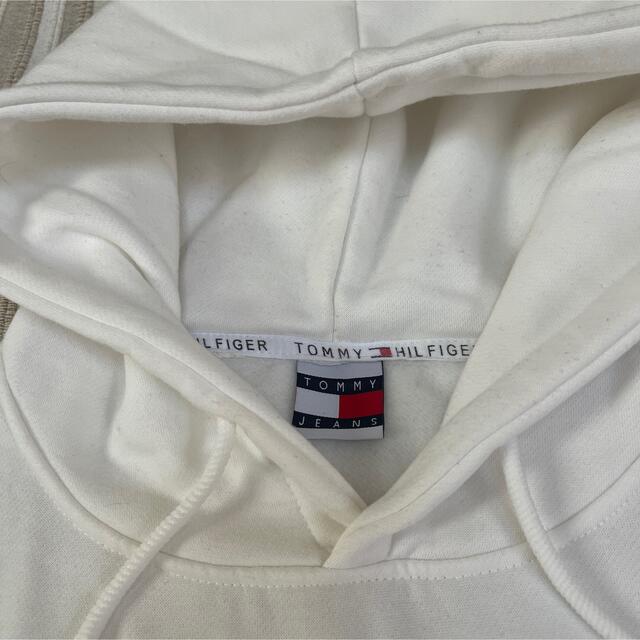 TOMMY HILFIGER(トミーヒルフィガー)のトミージーンズ　白パーカー　M メンズのトップス(パーカー)の商品写真