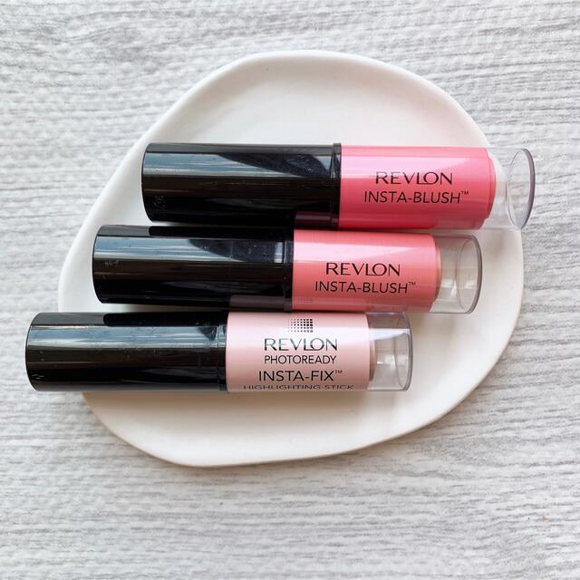 REVLON(レブロン)の【新品】コスメ 3点セット レブロン リップ ファンデーション スティックタイプ コスメ/美容のベースメイク/化粧品(ファンデーション)の商品写真