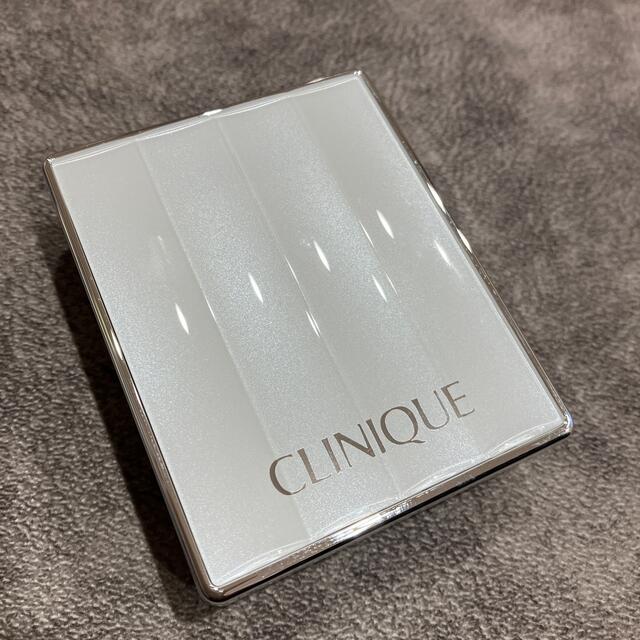 CLINIQUE(クリニーク)のクリニーク　プリティ　メークアップ　コンパクト コスメ/美容のベースメイク/化粧品(ファンデーション)の商品写真