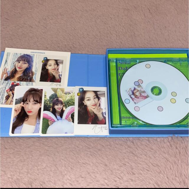 TWICE アルバム 付属品付き エンタメ/ホビーのCD(K-POP/アジア)の商品写真