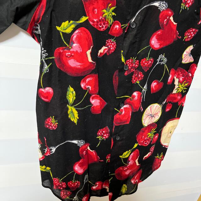 MILKBOY(ミルクボーイ)のMILKBOY ミルクボーイ ラブベリー シャツ 原宿店 限定 美品 メンズのトップス(Tシャツ/カットソー(半袖/袖なし))の商品写真