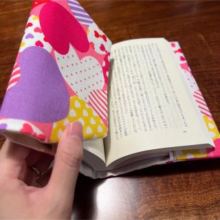 文庫本サイズ】ハンドメイド ブックカバー レトロ ハート ピンク の