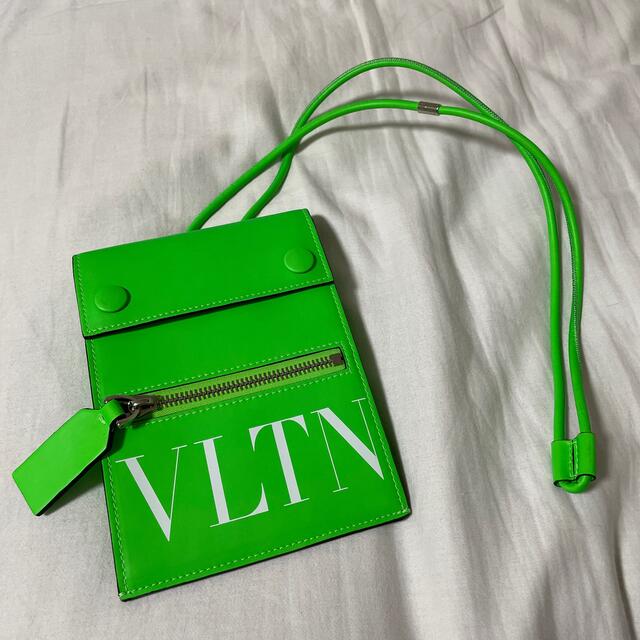 valentino スマホショルダー