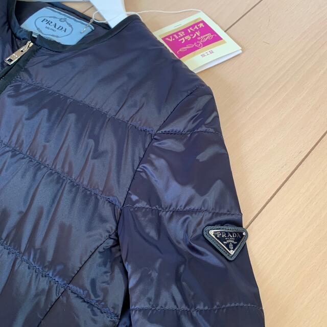 プラダ ノーカラー ジップ ジャケット 中綿 38 40極美品 プラダ ノーカラー ジップ ジャケット 中綿 38 40極美品