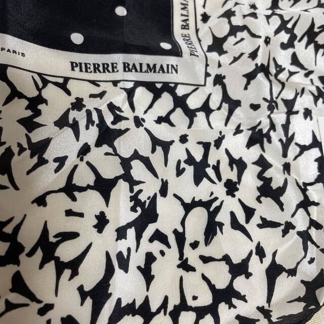 Pierre Balmain(ピエールバルマン)の✴️新品未使用✴️P IERR E BALMA Nスカーフ&おまけハンカチ✴️ レディースのファッション小物(バンダナ/スカーフ)の商品写真