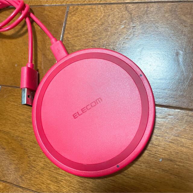 ELECOM(エレコム)のワイヤレス充電器 ELECOM エレコム iPhone対応 スマホ/家電/カメラのスマートフォン/携帯電話(バッテリー/充電器)の商品写真