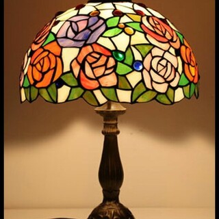 アンティーク　薔薇のステンドガラス　ランプ　LED電球付き