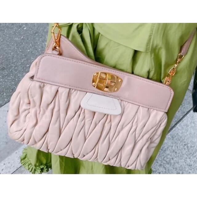 miumiu(ミュウミュウ)のmiumiu ショルダーバッグ レディースのバッグ(ショルダーバッグ)の商品写真