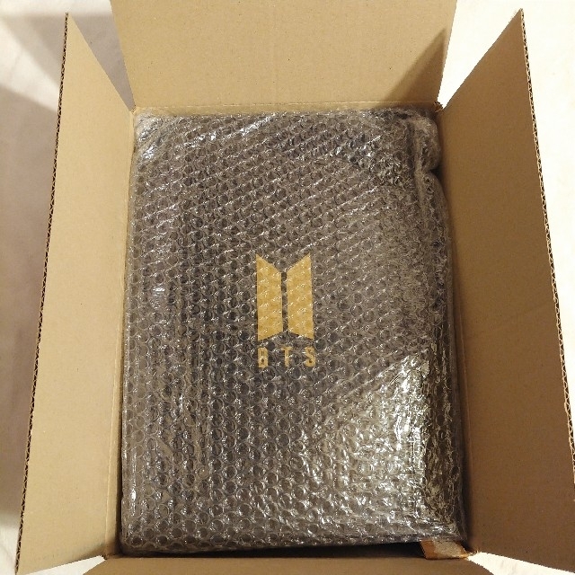 防弾少年団(BTS)(ボウダンショウネンダン)のBTS merchbox マーチボックス 8 公式 エンタメ/ホビーのタレントグッズ(アイドルグッズ)の商品写真