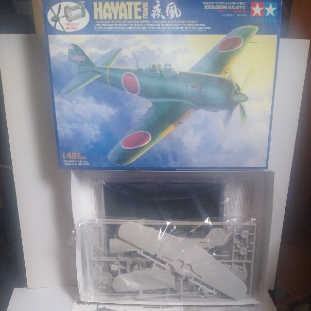 プラモデル　１／４８ WWⅡ 戦闘機×２機セット エンタメ/ホビーのおもちゃ/ぬいぐるみ(模型/プラモデル)の商品写真