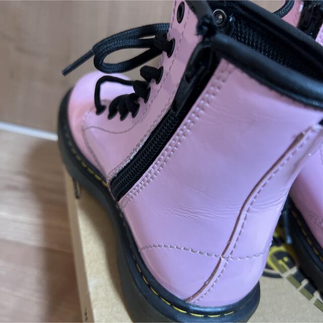 Dr.Martens(ドクターマーチン)のドクターマーチン 17cm ペールピンク Dr.Martens キッズ/ベビー/マタニティのキッズ靴/シューズ(15cm~)(ブーツ)の商品写真