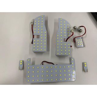 トヨタ(トヨタ)の30プリウス　LED 室内灯(汎用パーツ)