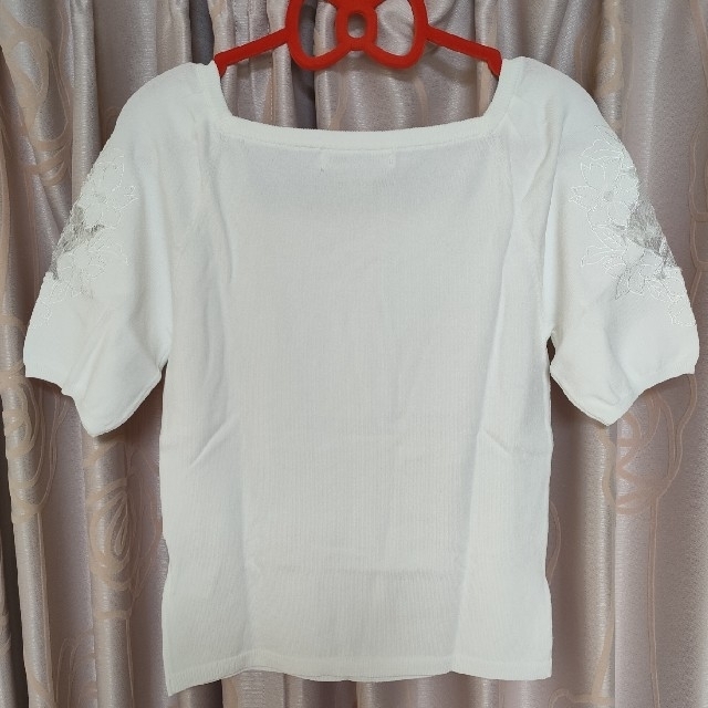 MISCH MASCH(ミッシュマッシュ)のMISCH MASCH 袖透かし刺繍スクエアニット レディースのトップス(Tシャツ(半袖/袖なし))の商品写真