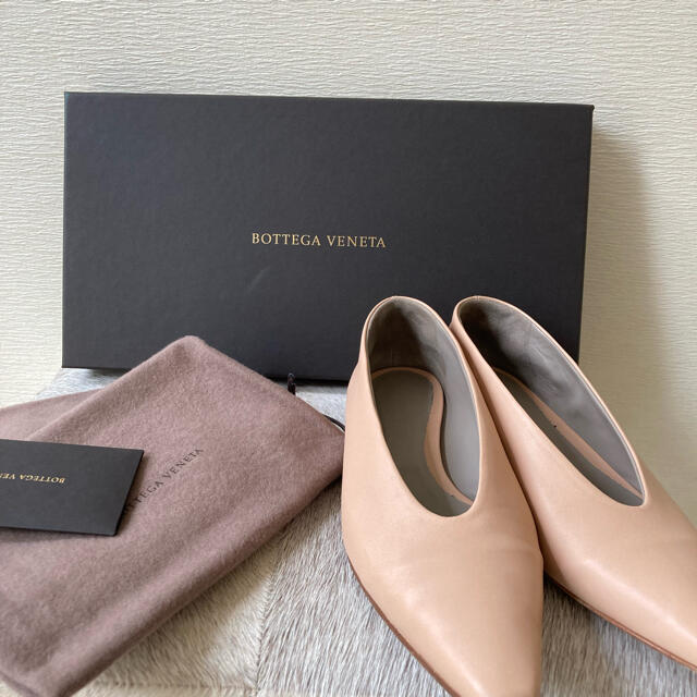 Bottega Veneta(ボッテガヴェネタ)のボッテガヴェネタ アーモンドパンプス 美品 レディースの靴/シューズ(ハイヒール/パンプス)の商品写真