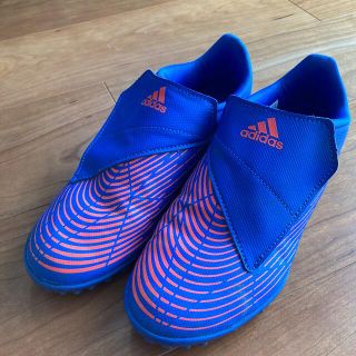 アディダス(adidas)のadidas 子供サッカーシューズ　22.5cm 箱なし(スニーカー)