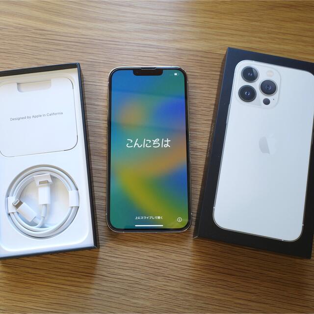 Apple(アップル)のApple iPhone13Pro 256GB シルバー (SIMフリー) スマホ/家電/カメラのスマートフォン/携帯電話(スマートフォン本体)の商品写真