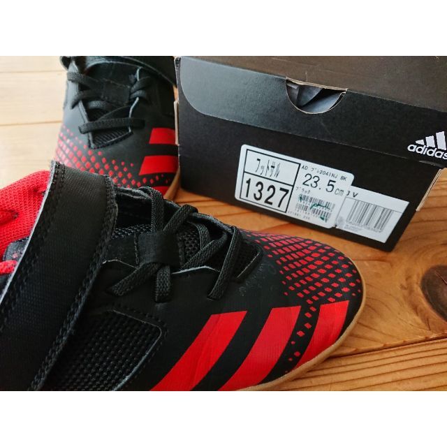 adidas(アディダス)のアディダス フットサルシューズ プレデター 23.5 ベルクロキッズジュニア スポーツ/アウトドアのサッカー/フットサル(シューズ)の商品写真