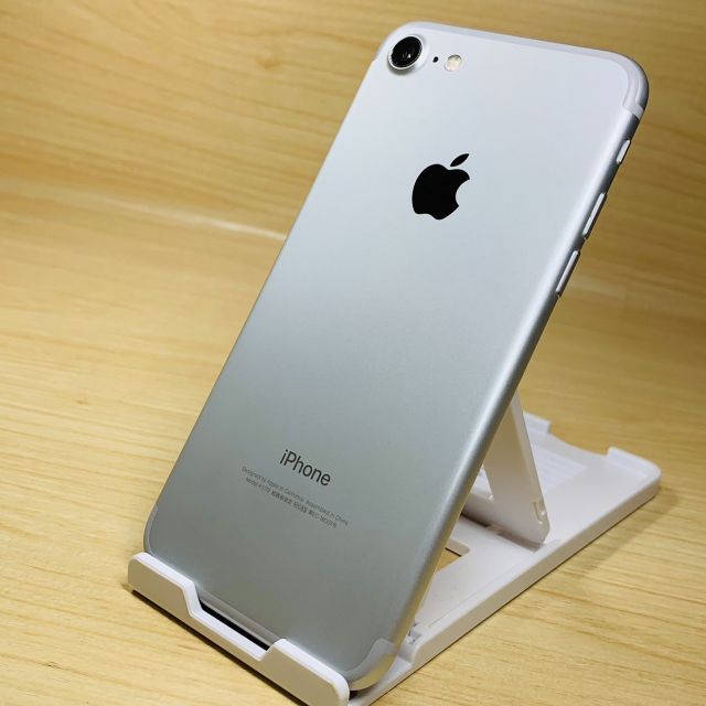 超美品 Simﾌﾘｰ iPhone7 32GB BL100% P83