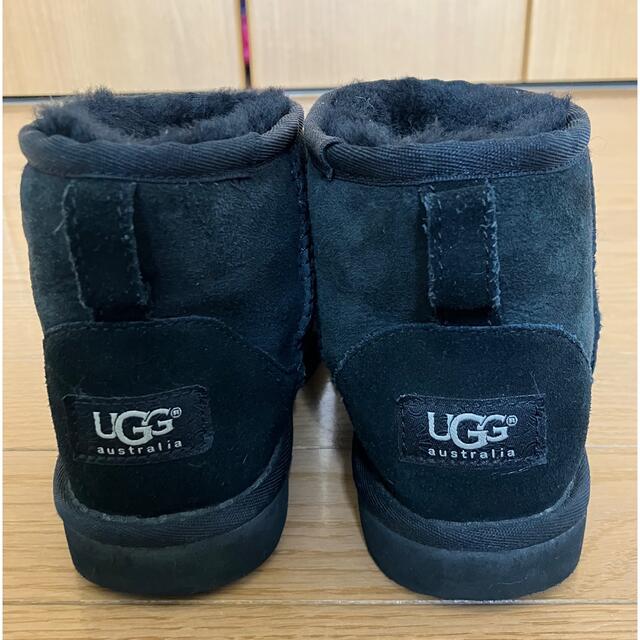 UGG(アグ)のUGG ムートンブーツ　キッズ　クラシックミニ　21cm 黒 美品 レディースの靴/シューズ(ブーツ)の商品写真