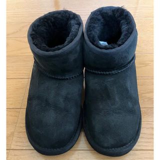 アグ(UGG)のUGG ムートンブーツ　キッズ　クラシックミニ　21cm 黒 美品(ブーツ)